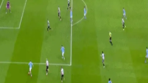 法甲争议再现：贝拉尔多犯规红牌判罚，奥巴梅扬离场